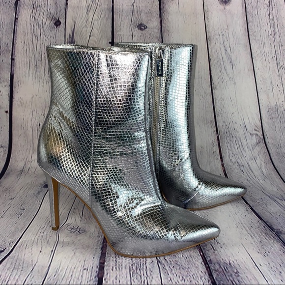 NIB - Michael Kors Silver Metallic Embossed Bootie - Picture 6 of 8